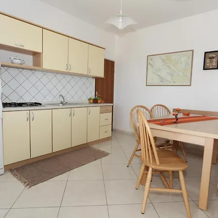 Irena Ferienhaus Košljun